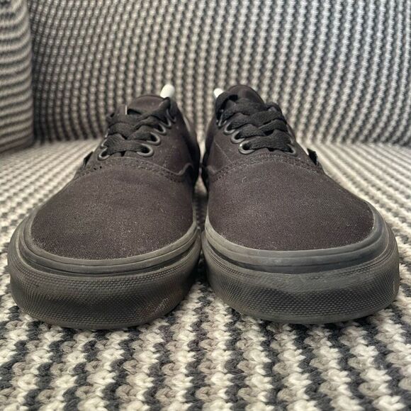 VANS triple black lace up sneaker women’s shoe size 8 - Picture 3 of 9